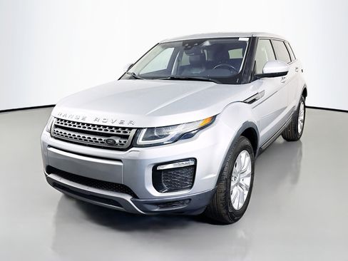 Used 2019 Land Rover Range Rover Evoque SE image 4