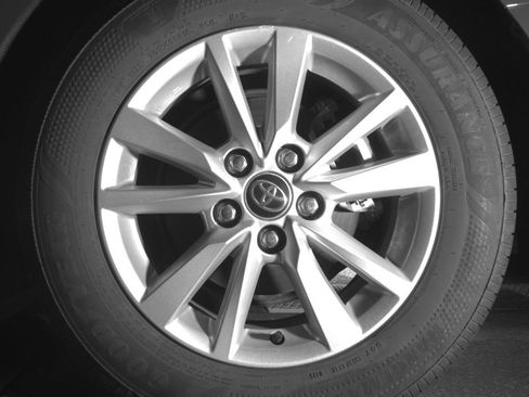 Used 2025 Toyota Camry LE FWD image 14
