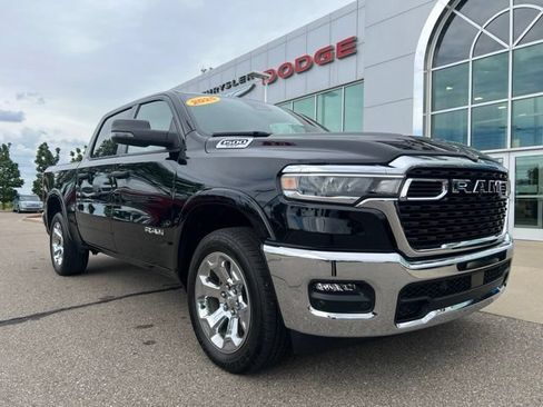 Used 2025 RAM 1500 Big Horn AWD/4WD image 3