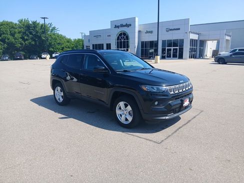 Used 2022 Jeep Compass Latitude w/ Convenience Group AWD/4WD image 2