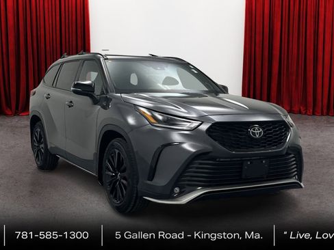 Used 2023 Toyota Highlander XSE image 3