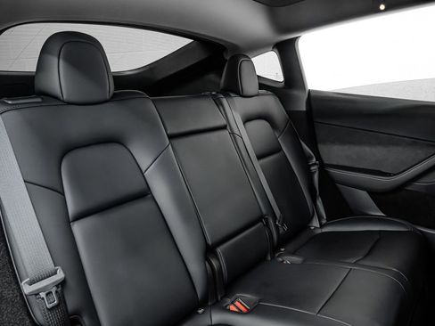 Used 2023 Tesla Model Y Long Range image 22