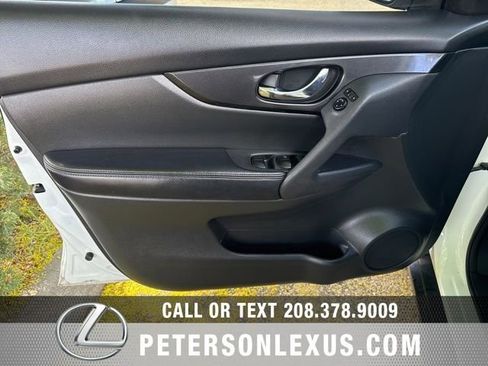Used 2017 Nissan Rogue S AWD/4WD image 19