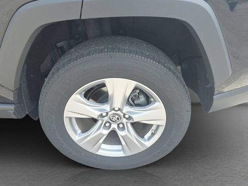 Used 2023 Toyota RAV4 LE AWD/4WD image 5
