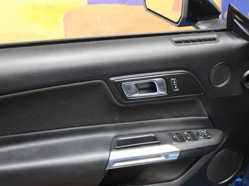 Used 2021 Ford Mustang Convertible image 13