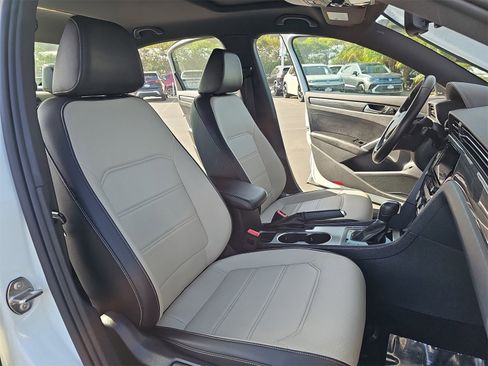 Used 2021 Volkswagen Passat 2.0T R-Line image 10