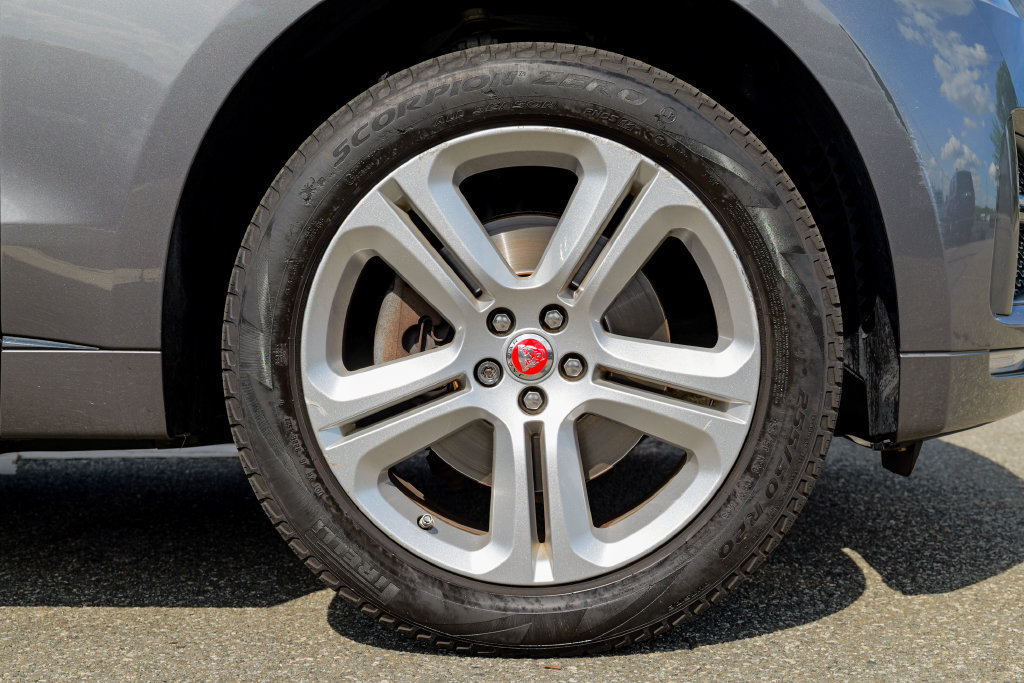 Used 2019 Jaguar F-PACE R-Sport AWD/4WD image 12