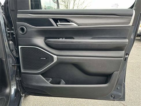 Used 2023 Jeep Wagoneer L Series II image 8