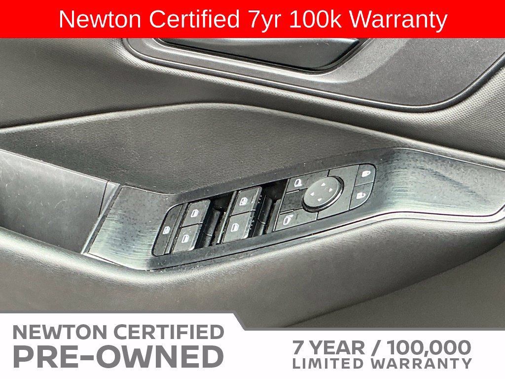 Used 2024 Nissan Rogue S AWD/4WD image 33