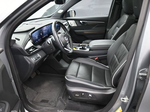 Used 2025 Buick Enclave Avenir w/ Super Cruise Package AWD/4WD image 9