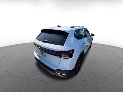 Used 2025 Volkswagen Taos SE image 6