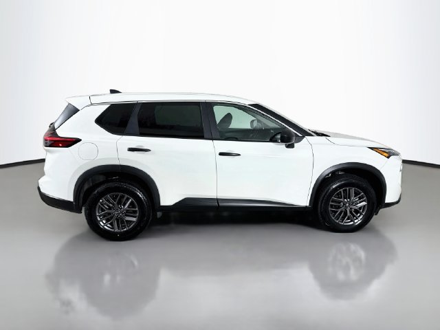 Used 2025 Nissan Rogue S AWD/4WD image 8