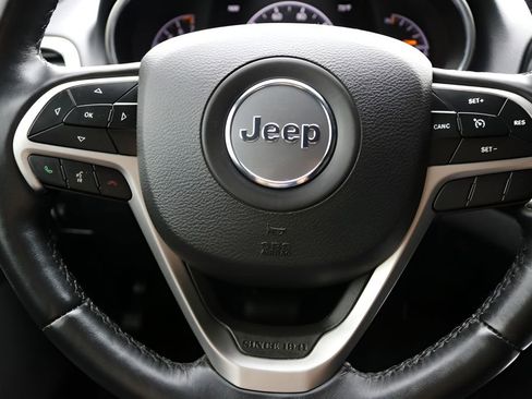 Used 2022 Jeep Grand Cherokee Laredo X RWD image 20