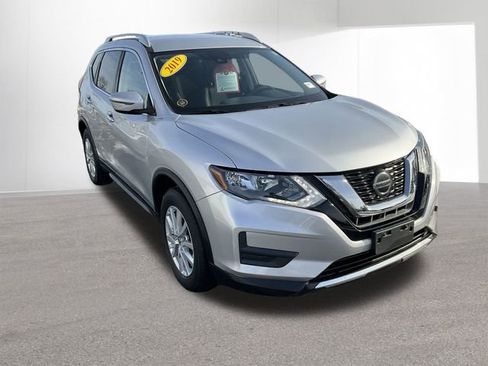 Used 2019 Nissan Rogue SV image 3