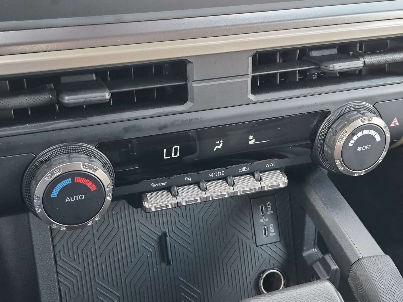 Certified 2025 Toyota Tacoma TRD Off-Road AWD/4WD image 17