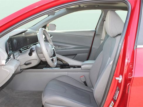 Used 2025 Hyundai Elantra SEL image 13