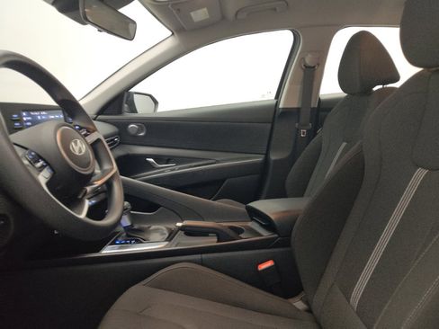 Used 2025 Hyundai Elantra SE FWD image 17