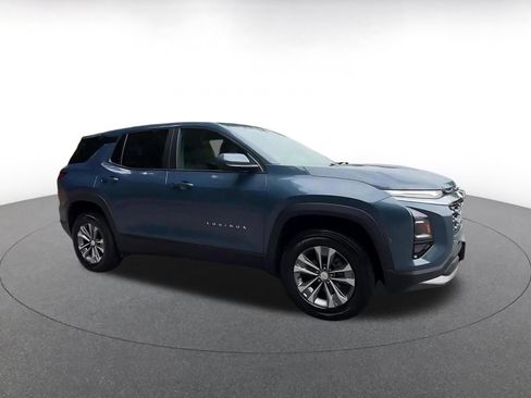 Used 2025 Chevrolet Equinox LT FWD image 2
