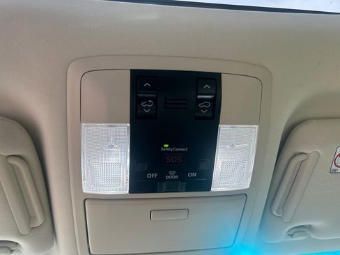 Used 2019 Lexus GX 460 image 32