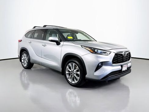 Used 2023 Toyota Highlander Limited AWD/4WD image 10