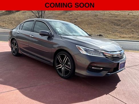 Used 2017 Honda Accord Touring image 1