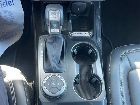 Used 2025 Ford Bronco Outer Banks AWD/4WD image 35