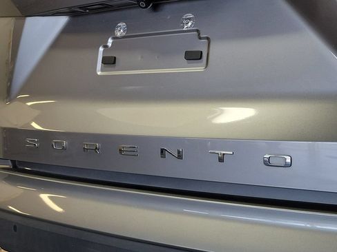 Used 2021 Kia Sorento S FWD image 9