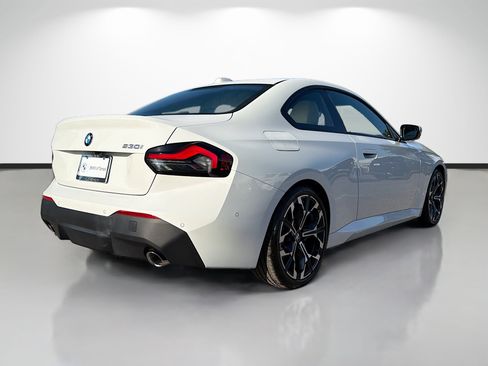 Used 2025 BMW 230i Coupe w/ Convenience Package image 3