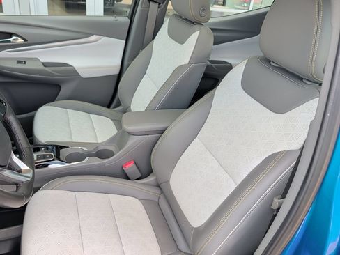 Used 2023 Chevrolet Bolt EUV Premier w/ Sun & Sound Package FWD image 11