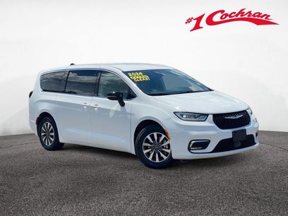 Used 2024 Chrysler Pacifica Limited