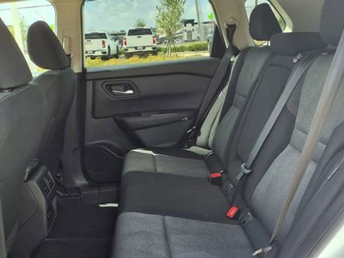 Used 2025 Nissan Rogue SV image 18
