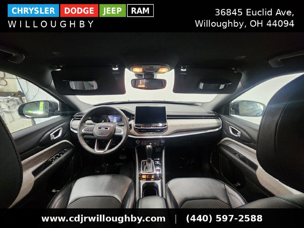 Used 2024 Jeep Compass Latitude AWD/4WD image 27