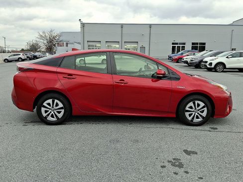 Used 2017 Toyota Prius Three image 8