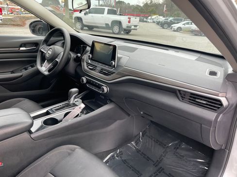 Used 2024 Nissan Altima 2.5 SV image 28
