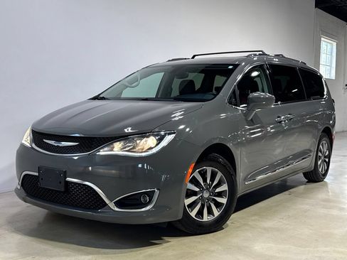 Used 2020 Chrysler Pacifica Touring-L Plus FWD image 1