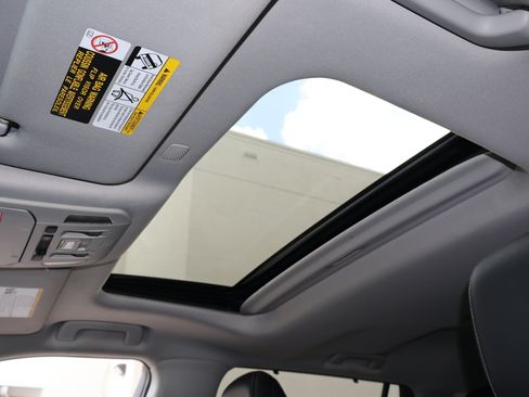 Used 2020 Toyota Highlander Limited FWD image 5
