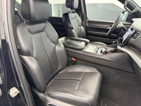 Used 2024 Jeep Wagoneer L Series III w/ Flexible Seating Group AWD/4WD image 70