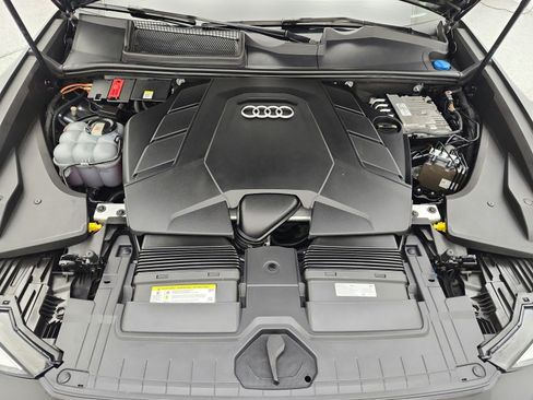 Used 2020 Audi Q8 Premium Plus w/ Premium Plus Package AWD/4WD image 17