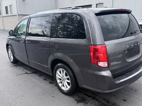 Used 2020 Dodge Grand Caravan SXT FWD image 2