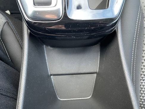 Used 2025 Chevrolet Trax LT w/ LT Convenience Package image 28