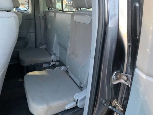 Used 2015 Toyota Tacoma PreRunner w/ Convenience Package image 10