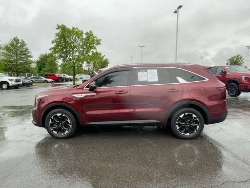 Certified 2025 Kia Sorento S FWD image 4