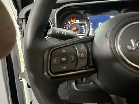 Used 2025 Jeep Wrangler Unlimited Rubicon AWD/4WD image 23