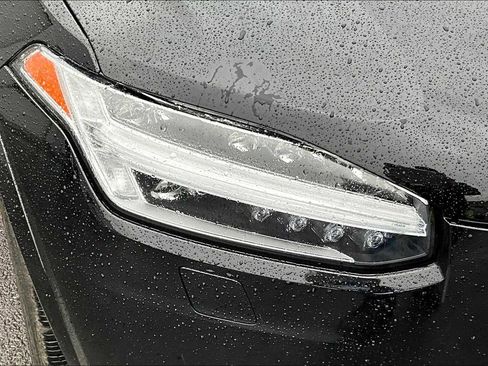 Used 2022 Volvo XC90 T6 Momentum w/ Climate Package image 31