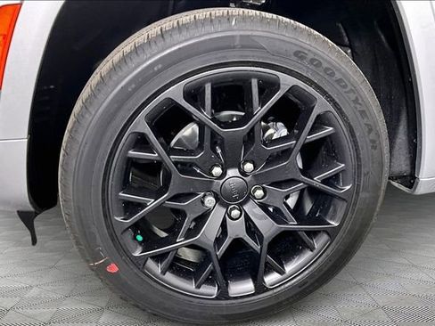 New 2026 Jeep Grand Cherokee Summit image 13