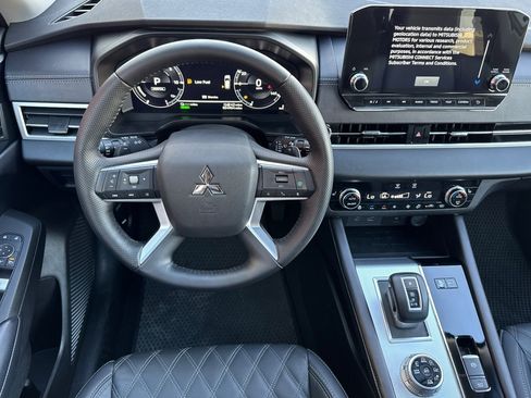Used 2025 Mitsubishi Outlander SEL image 18