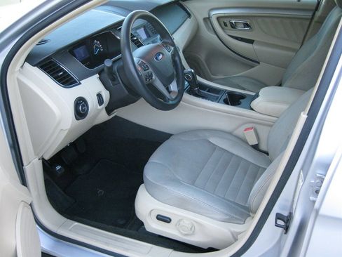 Used 2013 Ford Taurus SE image 10