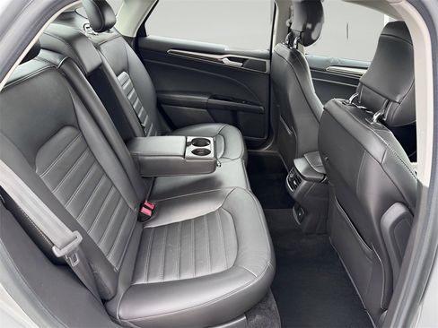 Used 2014 Ford Fusion Energi SE image 17