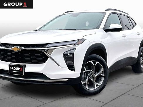 Used 2025 Chevrolet Trax LT w/ LT Convenience Package image 1