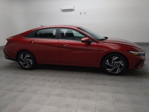 Used 2025 Hyundai Elantra SEL FWD image 11